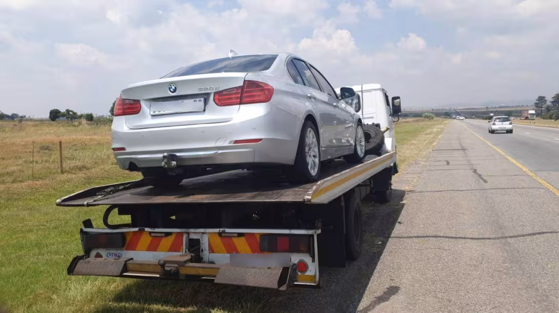 C's Towing truck assisting a broken down vehicle on a Gauteng highway